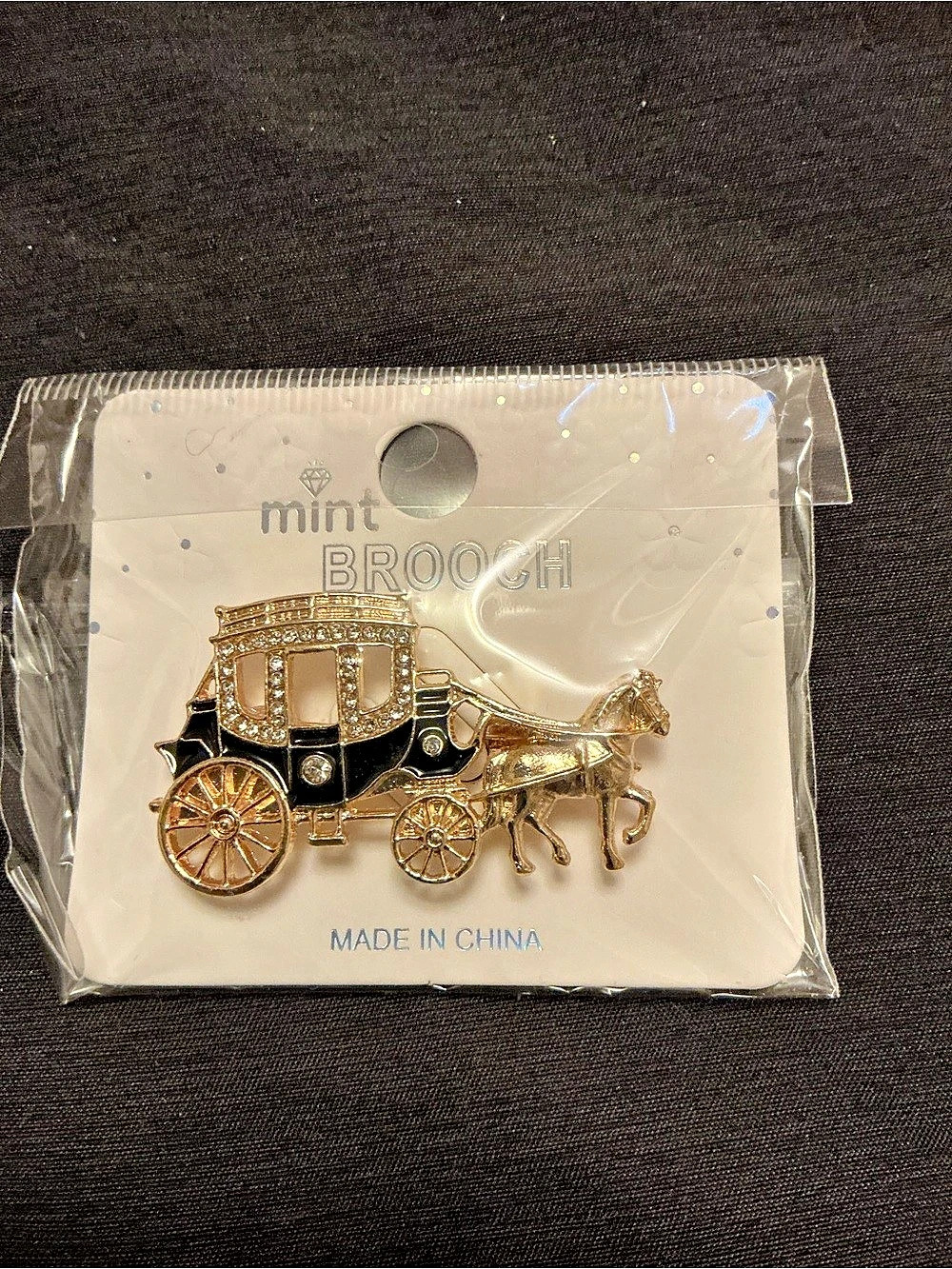 mint carriage brooch in Gold & Black NWT